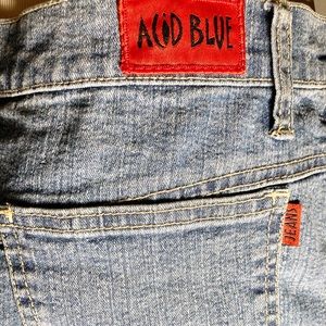 Skirt with lace at hem